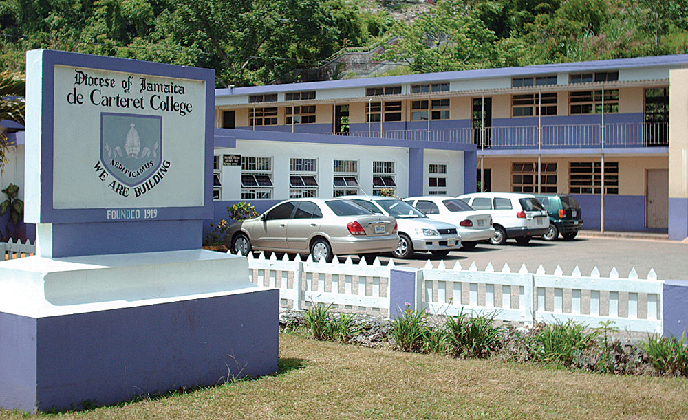 deCarteret College, Mandeville